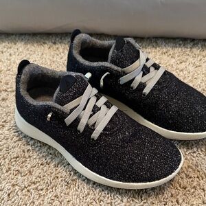 Women’s Merino Wool Runners by Allbirds  size 6